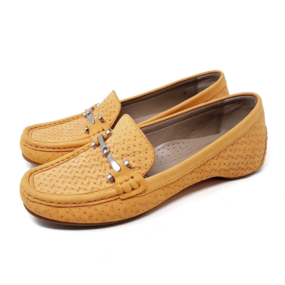 Donald Pliner Filo Nubuck Leather Loafers in Terracotta Size 7